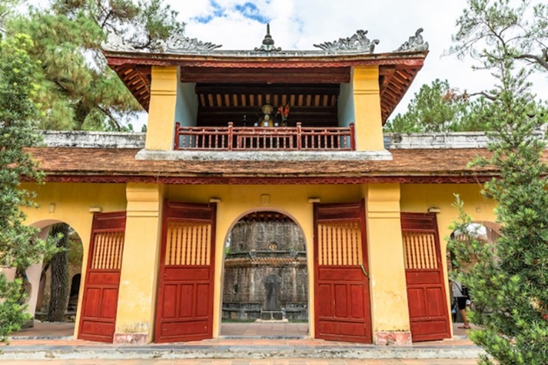 Tam Quan Gate - Thien Mu Pagoda